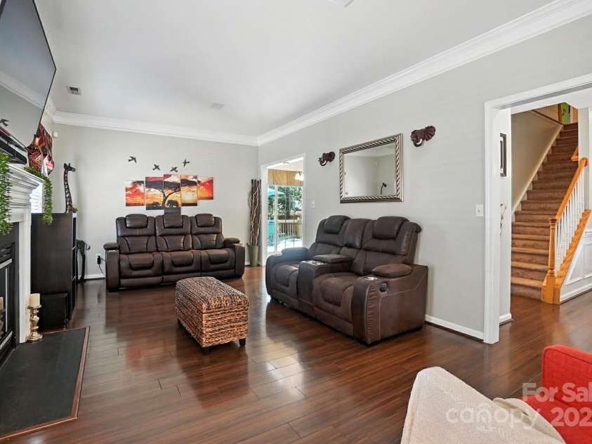 8837 Cedar Run Way, Charlotte, NC 28273.  MLS# CAR4278849, YatesRealty ID 24915. Living Room