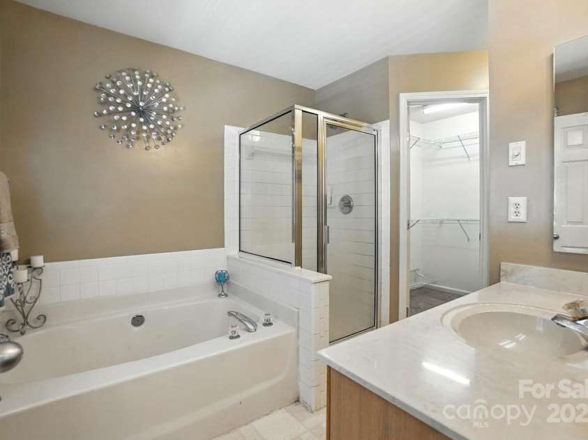 8837 Cedar Run Way, Charlotte, NC 28273.  MLS# CAR4278849, YatesRealty ID 24915. Owner's Bathroom