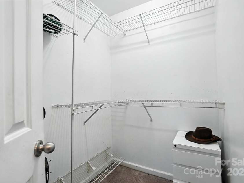8837 Cedar Run Way, Charlotte, NC 28273.  MLS# CAR4278849, YatesRealty ID 24915. Owner's Closet