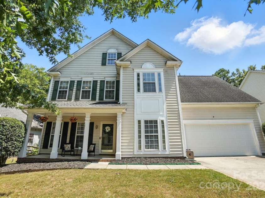8837 Cedar Run Way, Charlotte, NC 28273.  MLS# CAR4278849, YatesRealty ID 24915. Welcome Home!