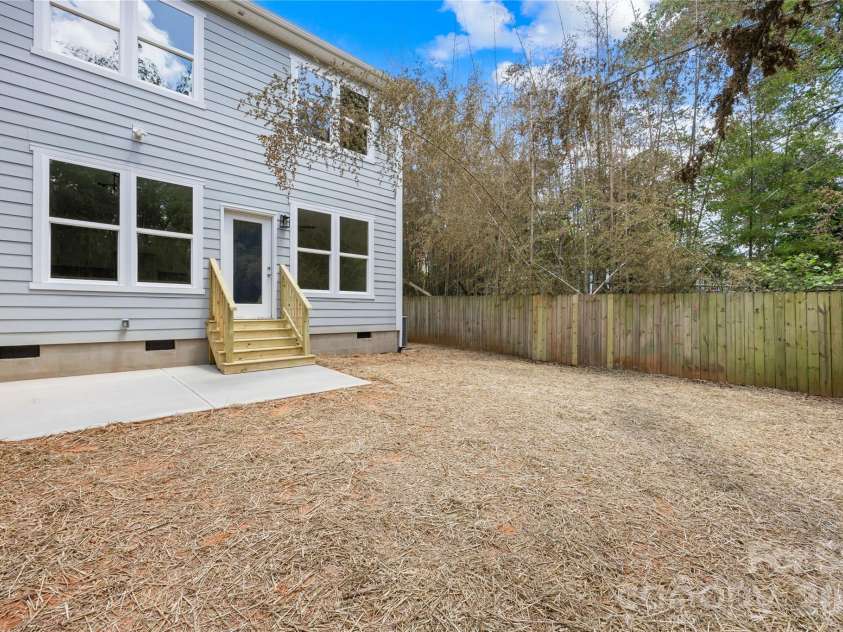 1944 Purser Drive, Charlotte, NC 28215.  MLS# CAR4378594, YatesRealty ID 24916. Large backyard