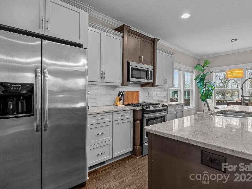 423 Solomon Street, Charlotte, NC 28216.  MLS# CAR4274580, YatesRealty ID 24917. 