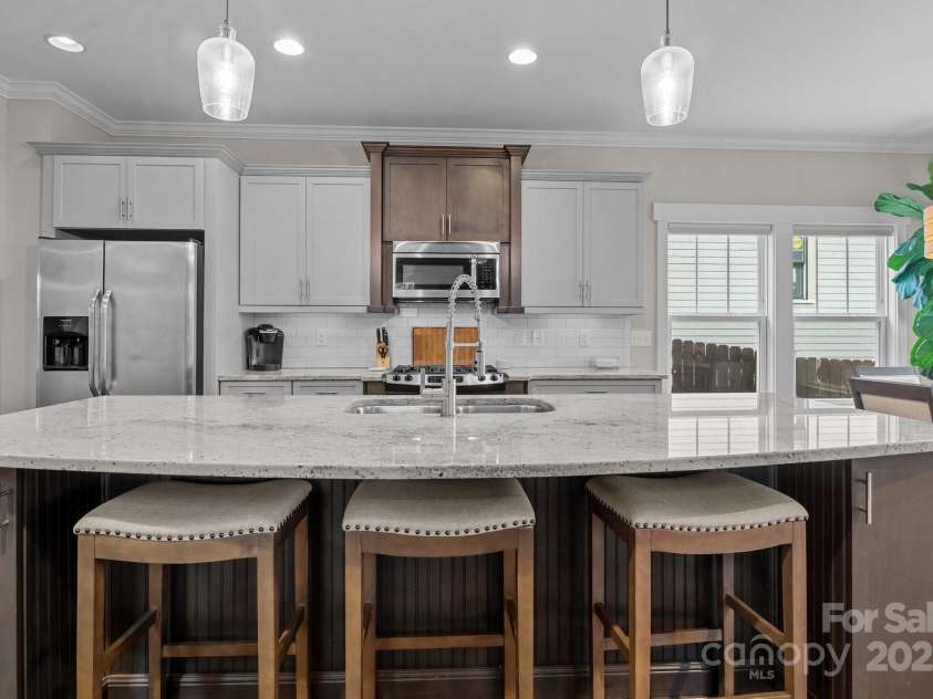 423 Solomon Street, Charlotte, NC 28216.  MLS# CAR4274580, YatesRealty ID 24917. 