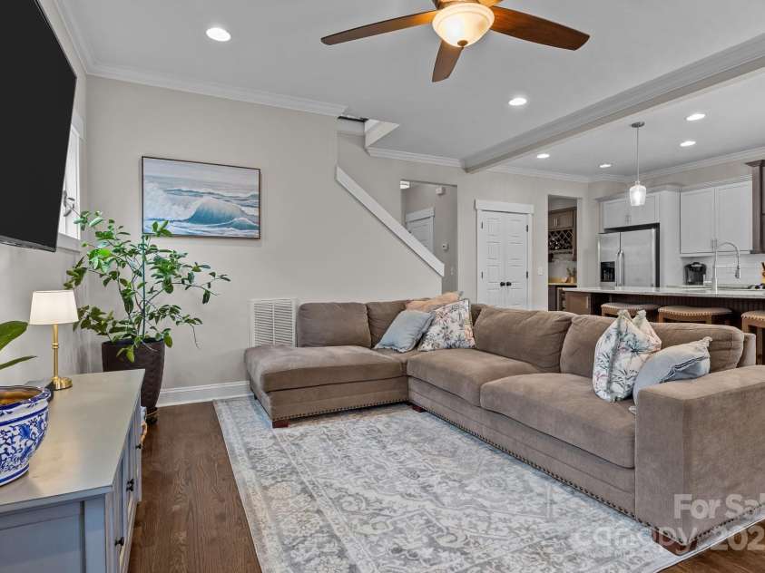 423 Solomon Street, Charlotte, NC 28216.  MLS# CAR4274580, YatesRealty ID 24917. 