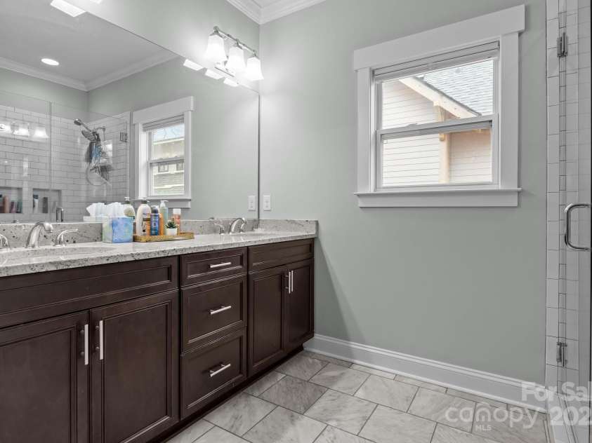 423 Solomon Street, Charlotte, NC 28216.  MLS# CAR4274580, YatesRealty ID 24917. 