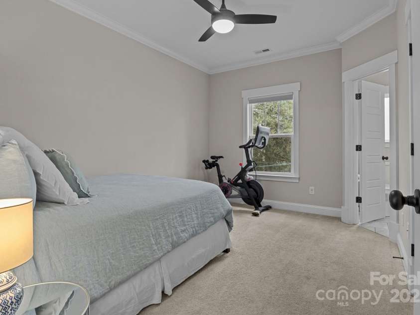 423 Solomon Street, Charlotte, NC 28216.  MLS# CAR4274580, YatesRealty ID 24917. 