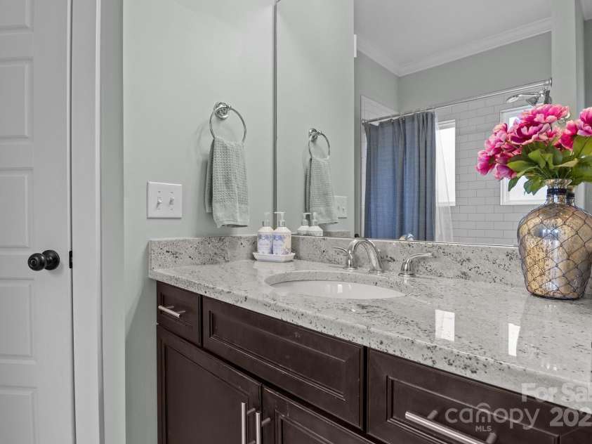 423 Solomon Street, Charlotte, NC 28216.  MLS# CAR4274580, YatesRealty ID 24917. 