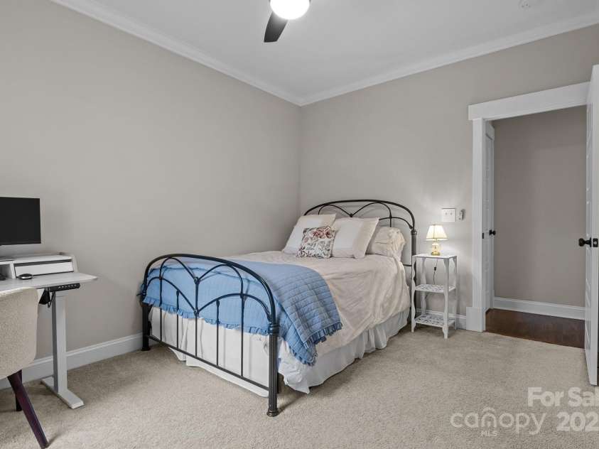 423 Solomon Street, Charlotte, NC 28216.  MLS# CAR4274580, YatesRealty ID 24917. 