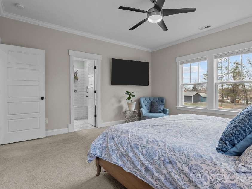 423 Solomon Street, Charlotte, NC 28216.  MLS# CAR4274580, YatesRealty ID 24917. 