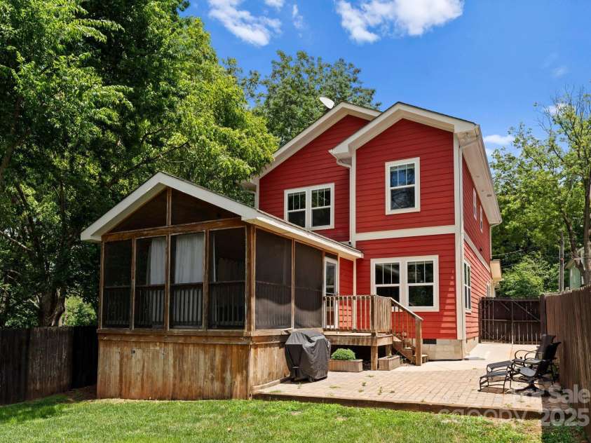 423 Solomon Street, Charlotte, NC 28216.  MLS# CAR4274580, YatesRealty ID 24917. 