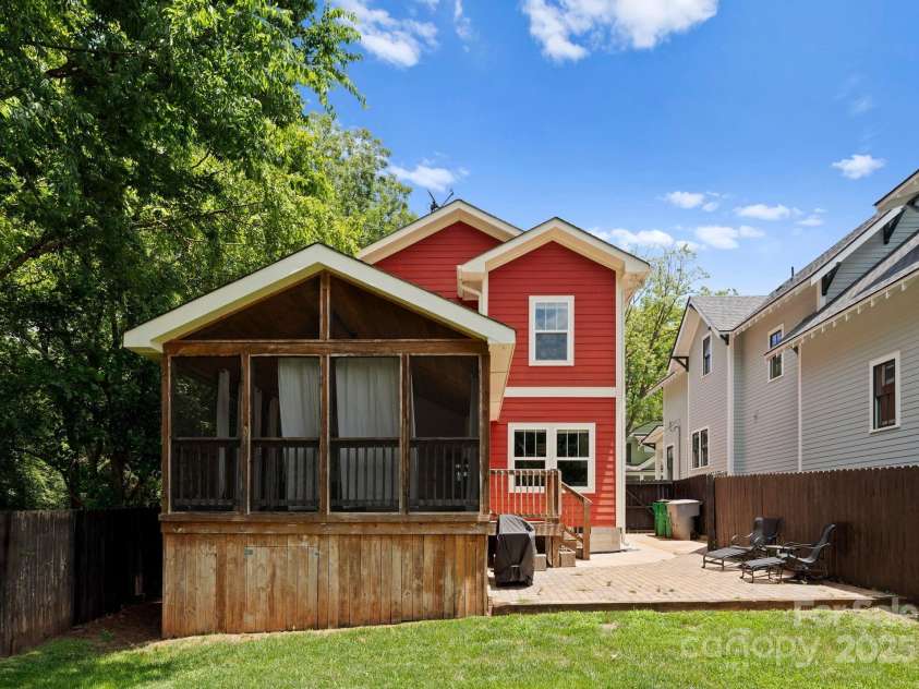 423 Solomon Street, Charlotte, NC 28216.  MLS# CAR4274580, YatesRealty ID 24917. 