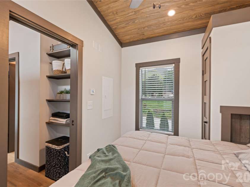 25 Getaway Lane, Maggie Valley, NC 28751.  MLS# CAR4368609, YatesRealty ID 24919. 