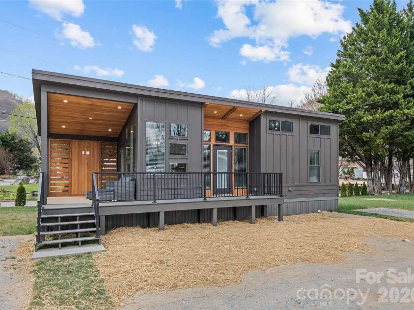 25 Getaway Lane, Maggie Valley, NC 28751.  MLS# CAR4368609, YatesRealty ID 24919. Actual  Landscape