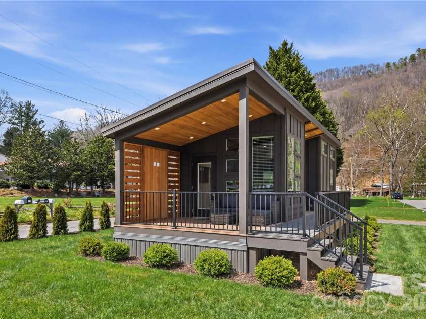 25 Getaway Lane, Maggie Valley, NC 28751.  MLS# CAR4368609, YatesRealty ID 24919. Virtual Landscape