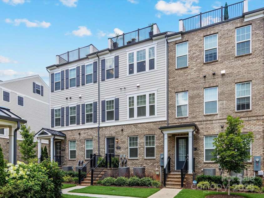 5018 Harrowsmith Lane, Charlotte, NC 28204.  MLS# CAR4279419, YatesRealty ID 24919. 