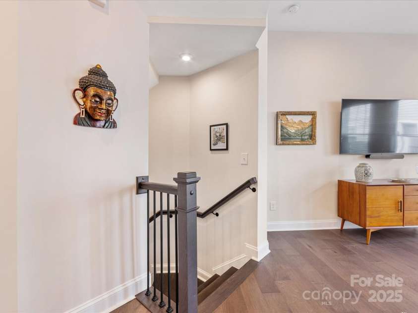 5018 Harrowsmith Lane, Charlotte, NC 28204.  MLS# CAR4279419, YatesRealty ID 24919. 