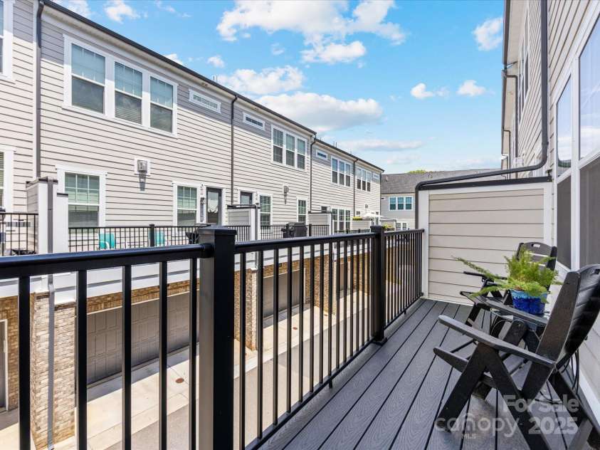 5018 Harrowsmith Lane, Charlotte, NC 28204.  MLS# CAR4279419, YatesRealty ID 24919. 