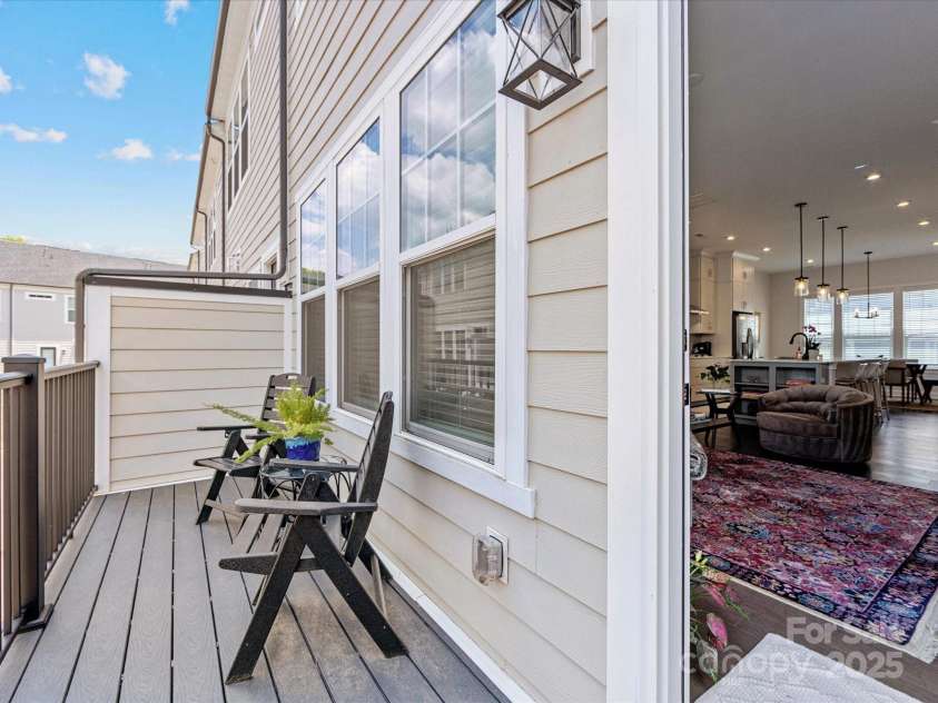 5018 Harrowsmith Lane, Charlotte, NC 28204.  MLS# CAR4279419, YatesRealty ID 24919. 