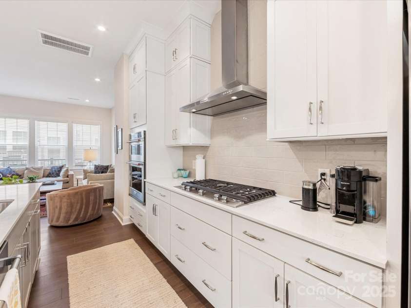 5018 Harrowsmith Lane, Charlotte, NC 28204.  MLS# CAR4279419, YatesRealty ID 24919. 