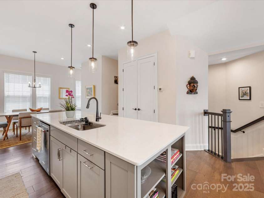 5018 Harrowsmith Lane, Charlotte, NC 28204.  MLS# CAR4279419, YatesRealty ID 24919. 