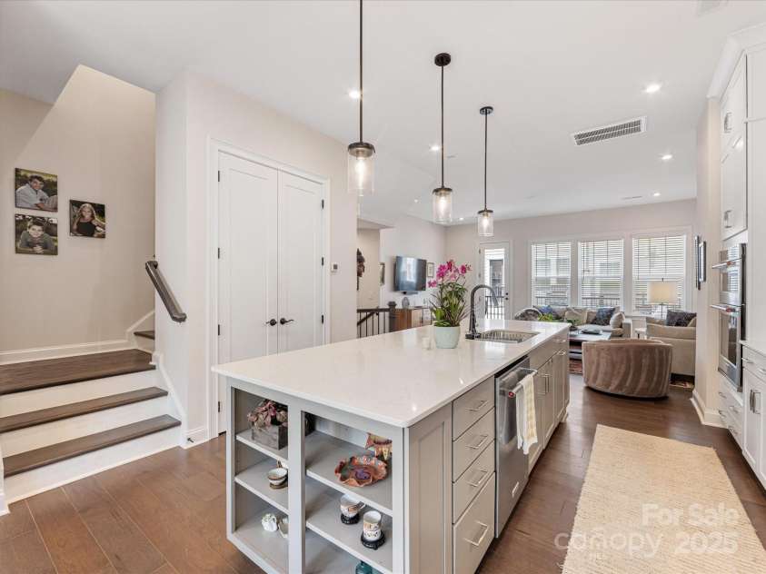 5018 Harrowsmith Lane, Charlotte, NC 28204.  MLS# CAR4279419, YatesRealty ID 24919. 