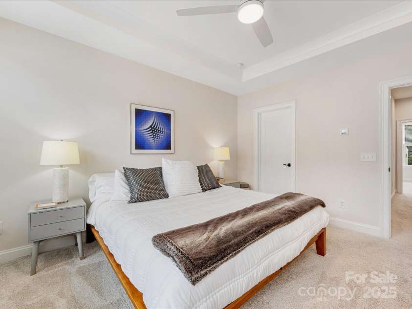 5018 Harrowsmith Lane, Charlotte, NC 28204.  MLS# CAR4279419, YatesRealty ID 24919. 