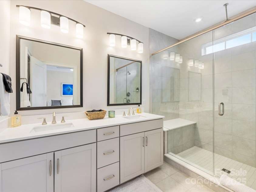 5018 Harrowsmith Lane, Charlotte, NC 28204.  MLS# CAR4279419, YatesRealty ID 24919. 