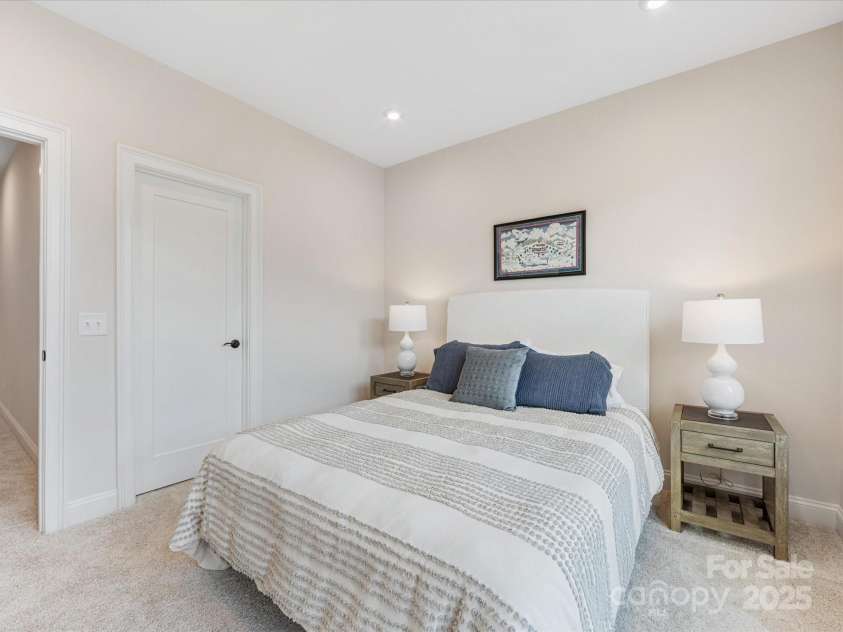 5018 Harrowsmith Lane, Charlotte, NC 28204.  MLS# CAR4279419, YatesRealty ID 24919. 