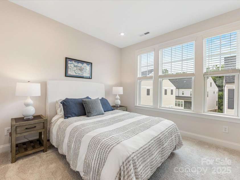 5018 Harrowsmith Lane, Charlotte, NC 28204.  MLS# CAR4279419, YatesRealty ID 24919. 