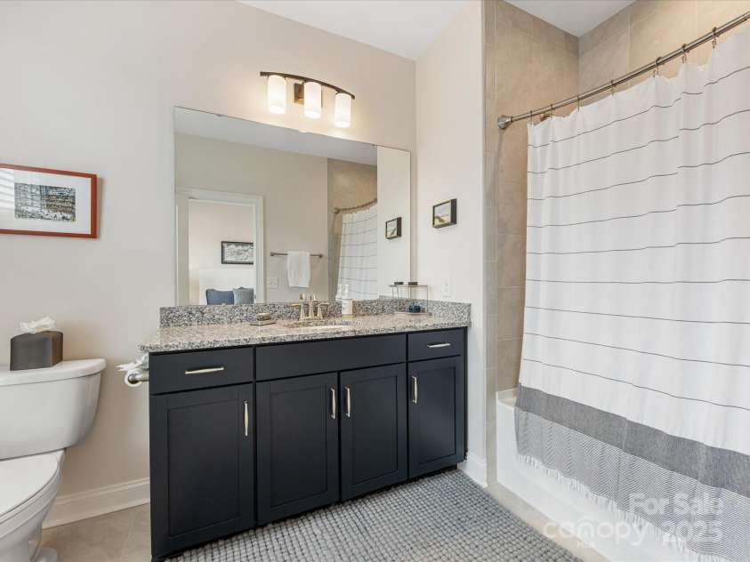 5018 Harrowsmith Lane, Charlotte, NC 28204.  MLS# CAR4279419, YatesRealty ID 24919. 