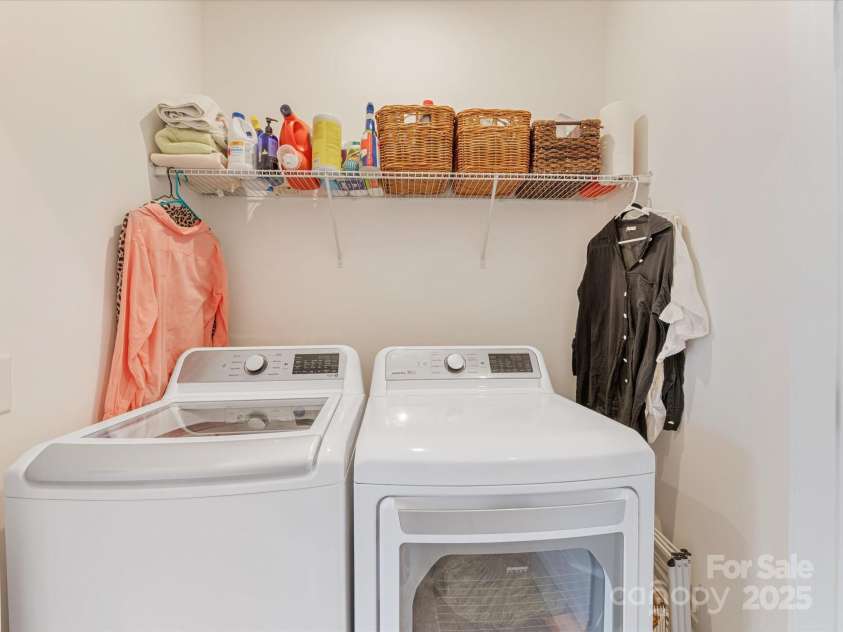 5018 Harrowsmith Lane, Charlotte, NC 28204.  MLS# CAR4279419, YatesRealty ID 24919. 
