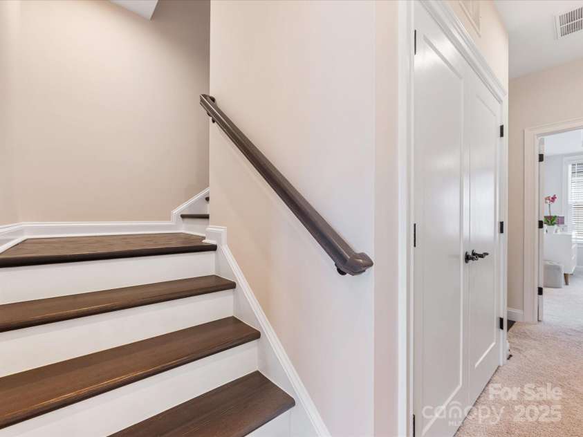 5018 Harrowsmith Lane, Charlotte, NC 28204.  MLS# CAR4279419, YatesRealty ID 24919. 