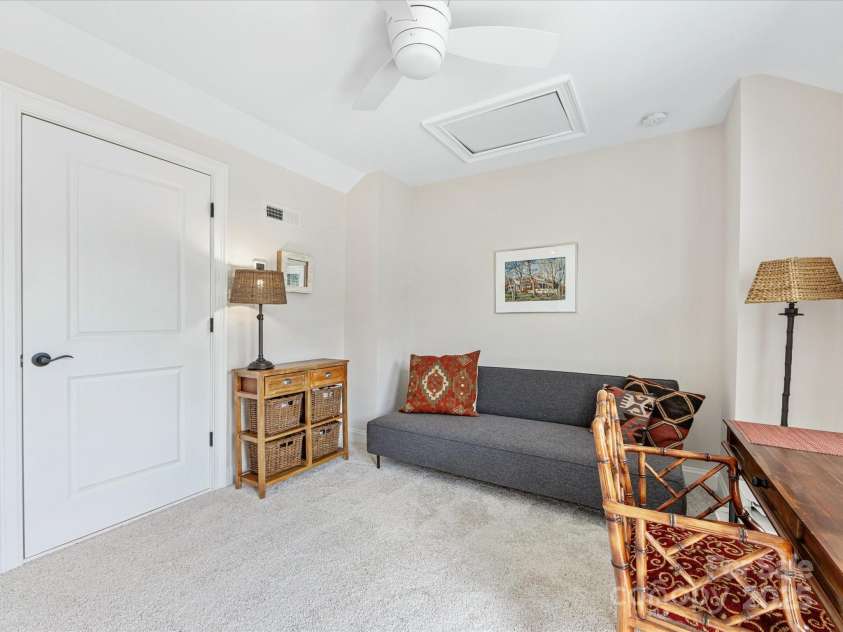 5018 Harrowsmith Lane, Charlotte, NC 28204.  MLS# CAR4279419, YatesRealty ID 24919. 