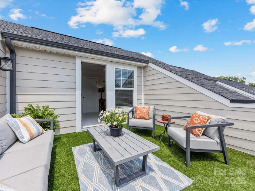 5018 Harrowsmith Lane, Charlotte, NC 28204.  MLS# CAR4279419, YatesRealty ID 24919. 