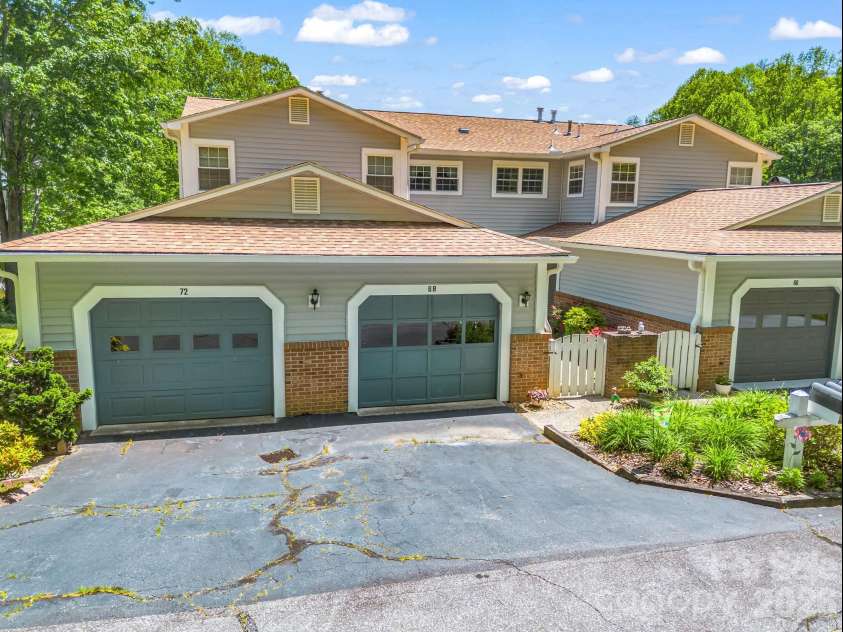 68 Lakeview Court, Brevard, NC 28712.  MLS# CAR4377140, YatesRealty ID 24920. 