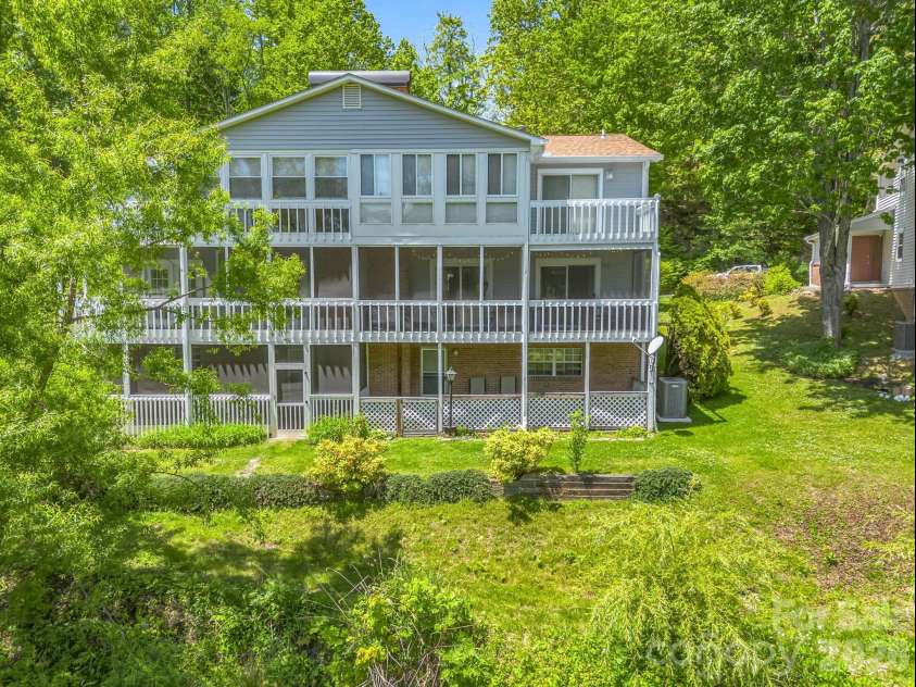 68 Lakeview Court, Brevard, NC 28712.  MLS# CAR4377140, YatesRealty ID 24920. 