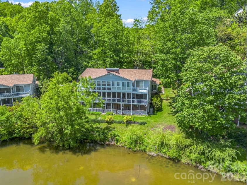 68 Lakeview Court, Brevard, NC 28712.  MLS# CAR4377140, YatesRealty ID 24920. 