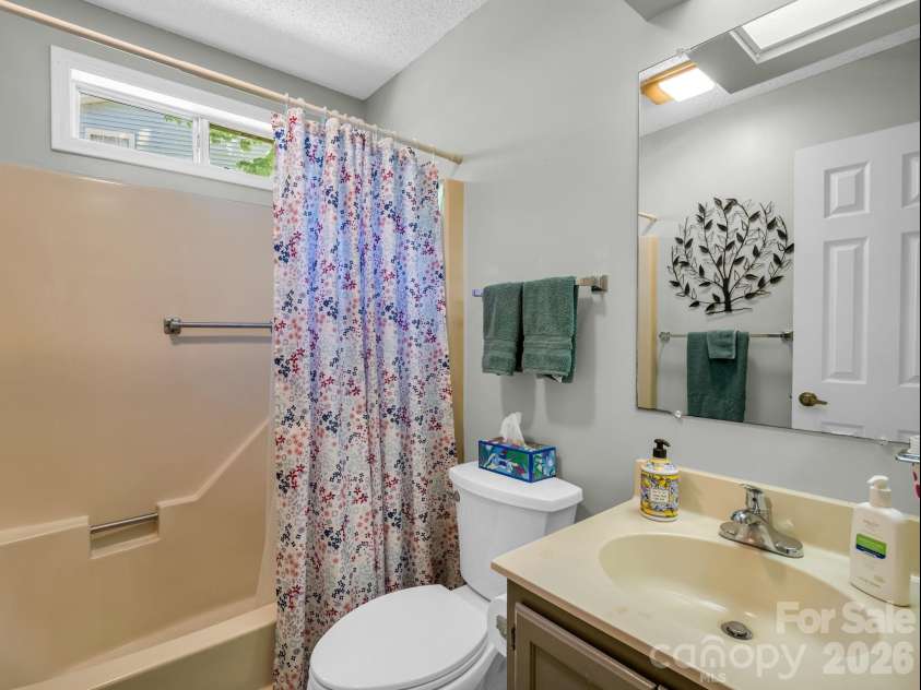 68 Lakeview Court, Brevard, NC 28712.  MLS# CAR4377140, YatesRealty ID 24920. Guest bath