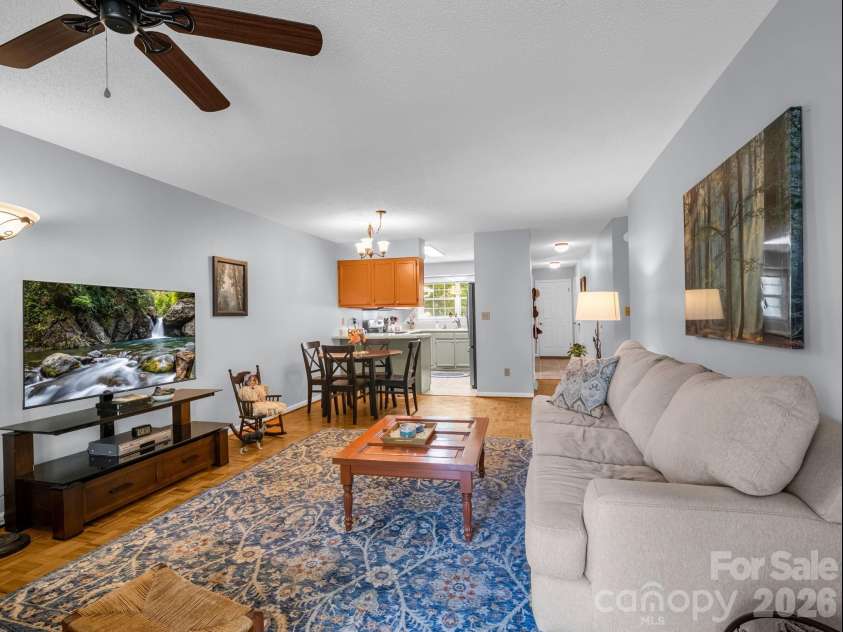 68 Lakeview Court, Brevard, NC 28712.  MLS# CAR4377140, YatesRealty ID 24920. Nice layout