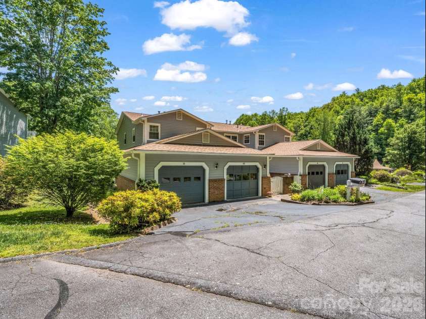 68 Lakeview Court, Brevard, NC 28712.  MLS# CAR4377140, YatesRealty ID 24920. Street view