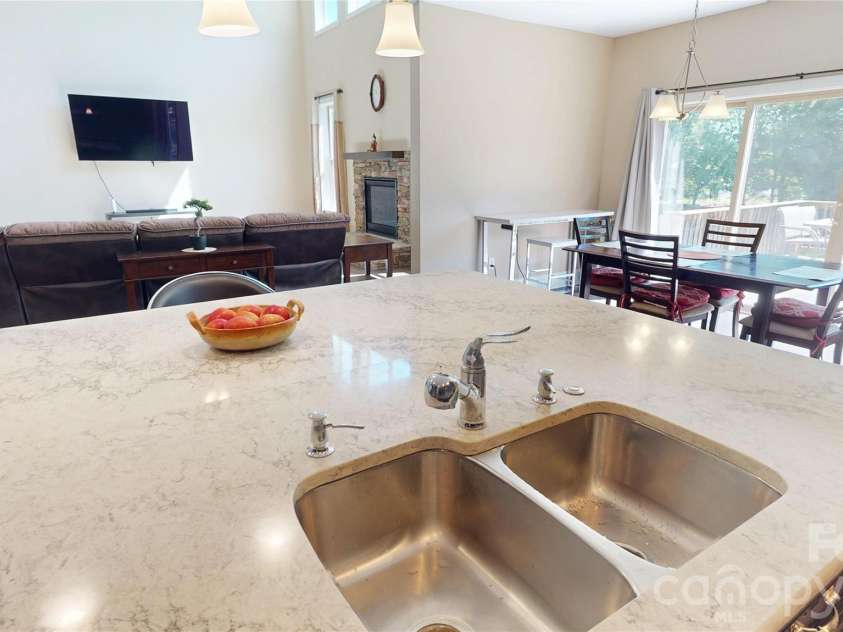 4034 Flowering Peach Road, Waxhaw, NC 28173.  MLS# CAR4382781, YatesRealty ID 24921. 