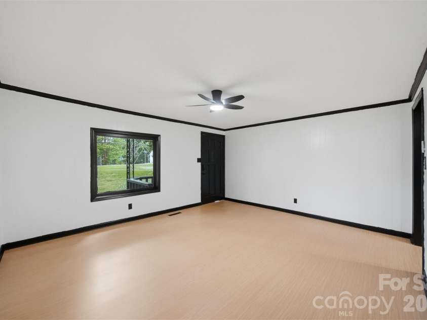 201 Cape Hickory Road, Hickory, NC 28601.  MLS# CAR4365408, YatesRealty ID 24922. 