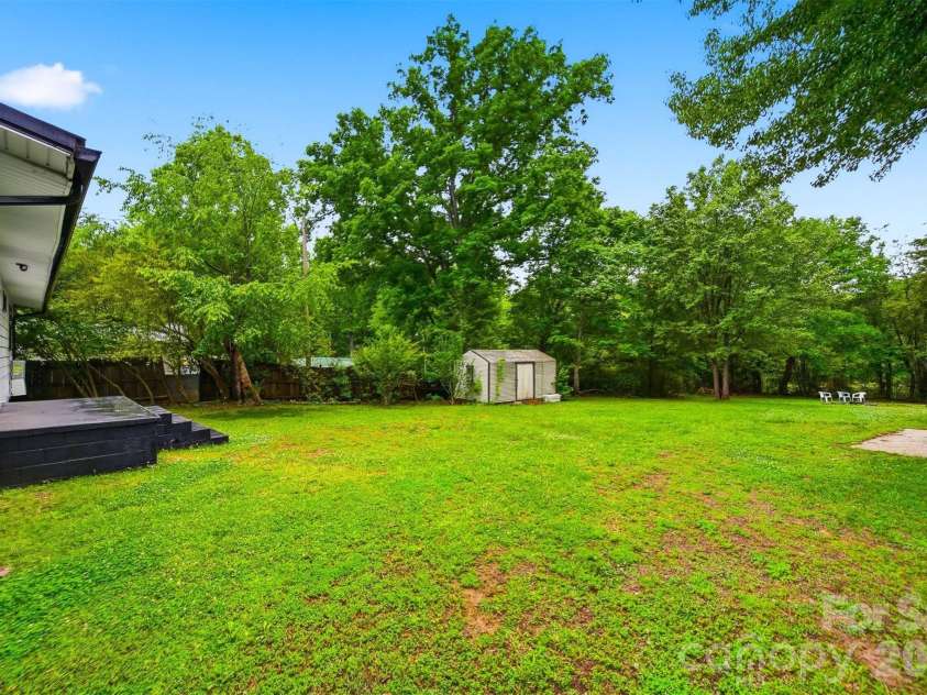 201 Cape Hickory Road, Hickory, NC 28601.  MLS# CAR4365408, YatesRealty ID 24922. 