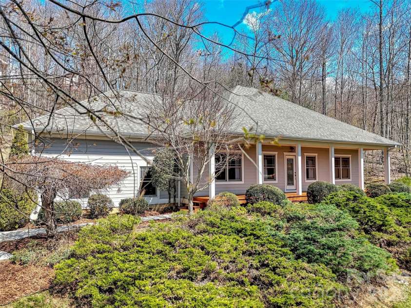 523 Brandywine Road, Waynesville, NC 28786.  MLS# CAR4363020, YatesRealty ID 24923. 