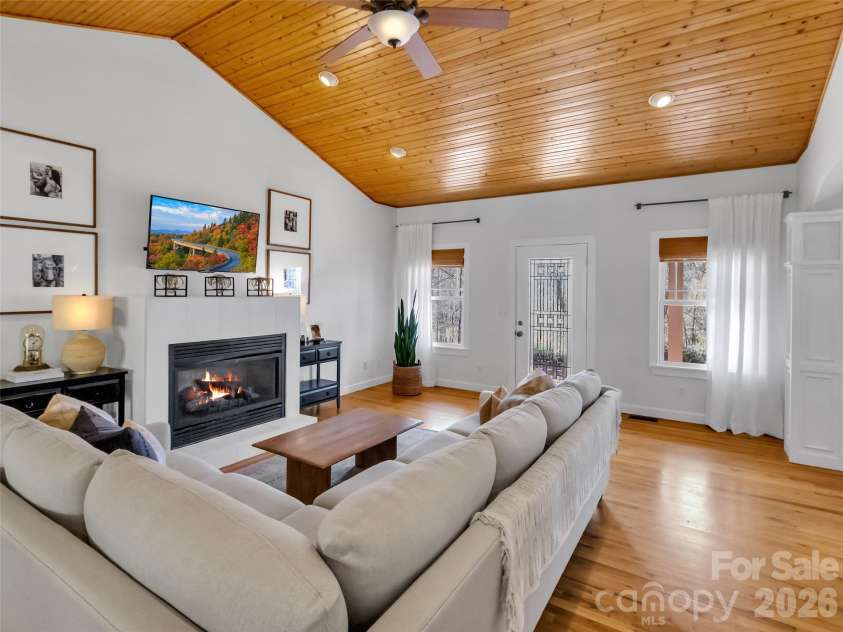 523 Brandywine Road, Waynesville, NC 28786.  MLS# CAR4363020, YatesRealty ID 24923. 