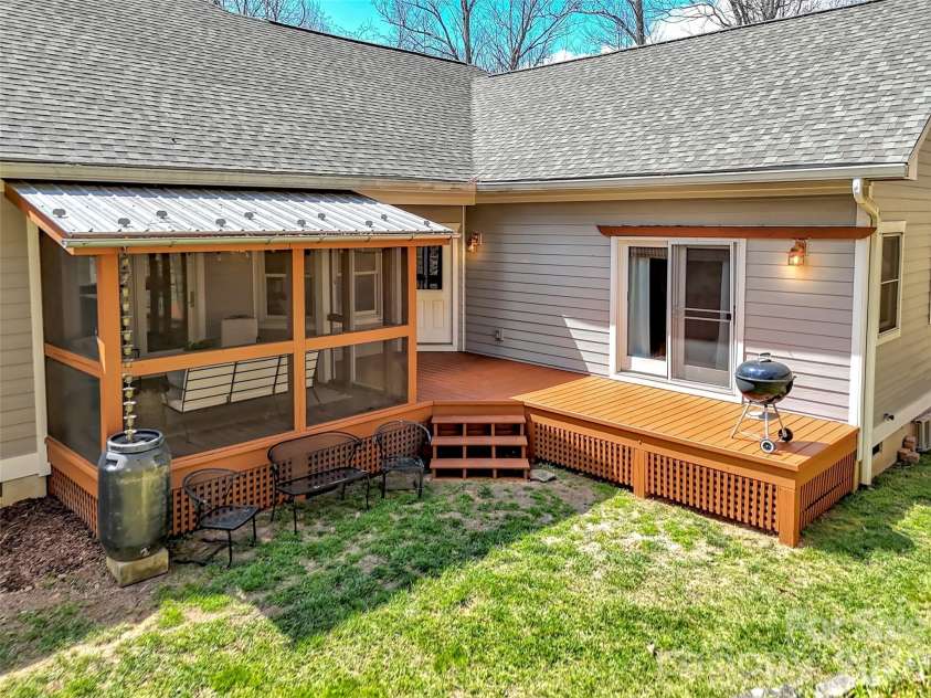 523 Brandywine Road, Waynesville, NC 28786.  MLS# CAR4363020, YatesRealty ID 24923. 