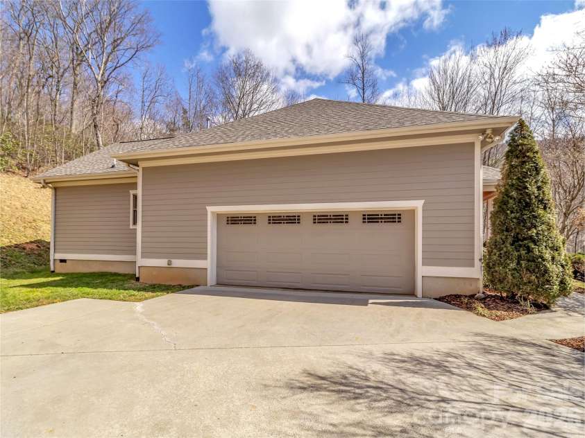 523 Brandywine Road, Waynesville, NC 28786.  MLS# CAR4363020, YatesRealty ID 24923. 
