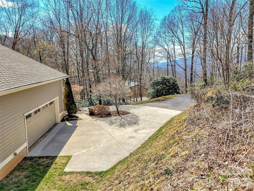 523 Brandywine Road, Waynesville, NC 28786.  MLS# CAR4363020, YatesRealty ID 24923. 