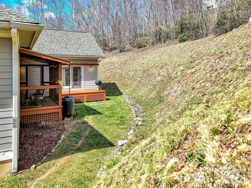 523 Brandywine Road, Waynesville, NC 28786.  MLS# CAR4363020, YatesRealty ID 24923. 