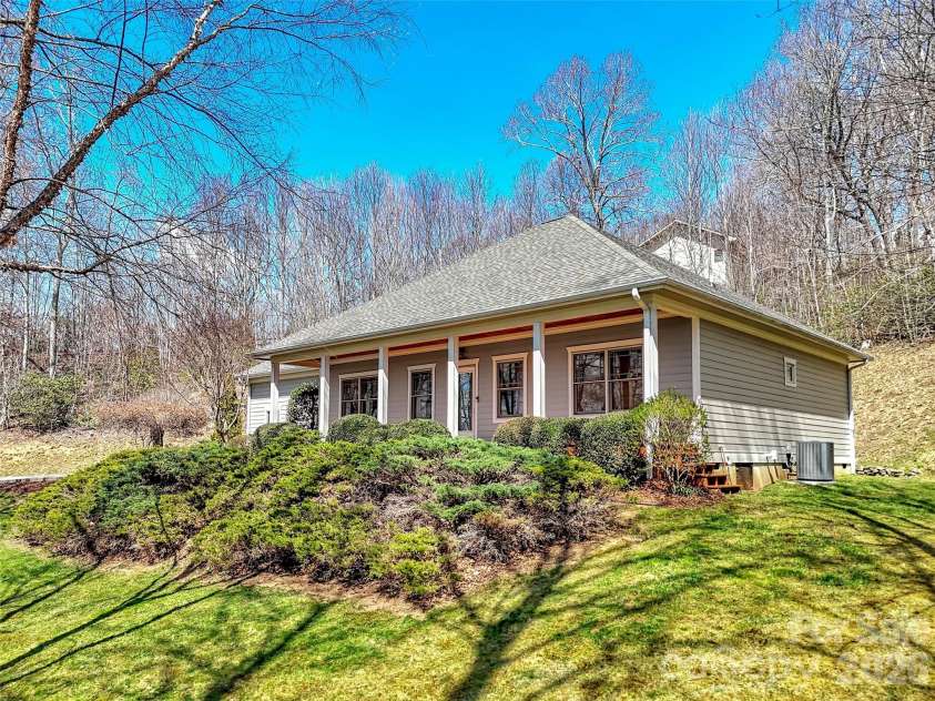 523 Brandywine Road, Waynesville, NC 28786.  MLS# CAR4363020, YatesRealty ID 24923. 